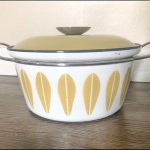 Catherineholm Lotus Enamelware Dutch Oven